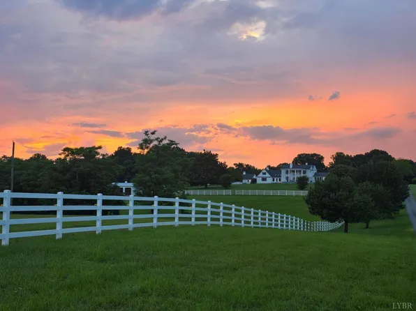 1350 Country Estates Dr, Lowry, VA 24570