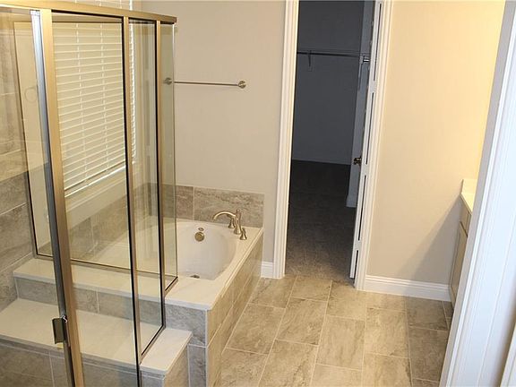 5th image of 3412 Calico Dr