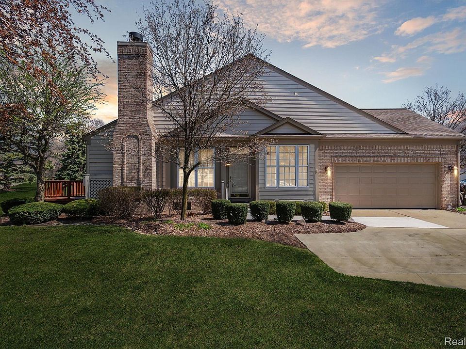 1st image of 39472 Edgewater Dr