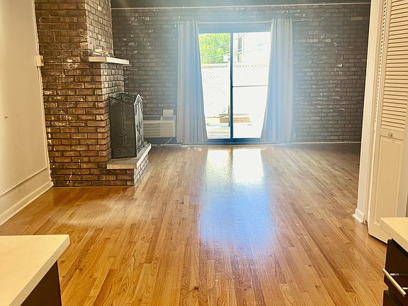 4th image of 2233 N Lincoln Ave APT 6