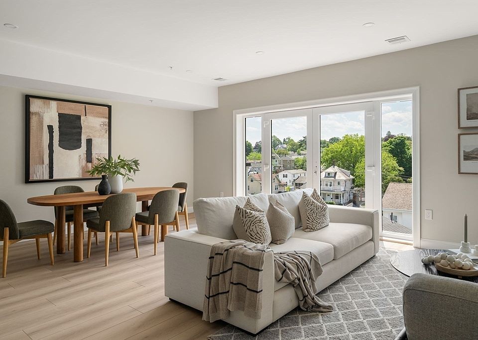 1st image of 13 Wentworth Rd #404