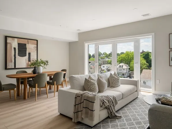 13 Wentworth Rd #404, Quincy, MA 02170