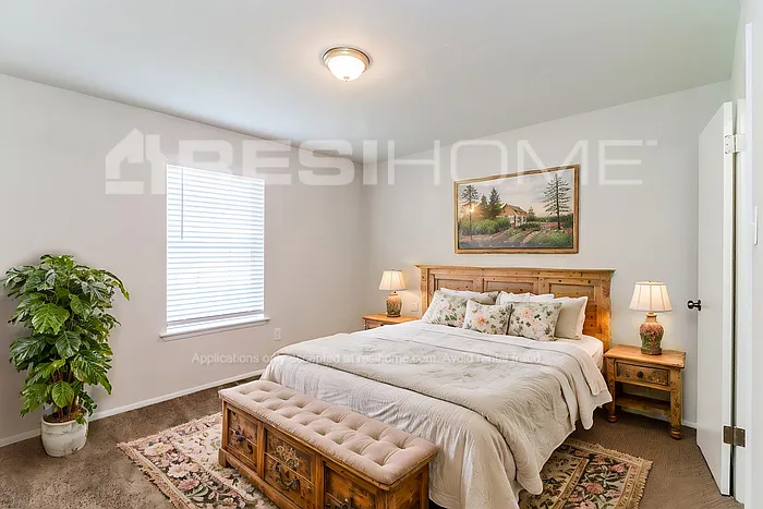 1001 John Reagan St — Photo 10