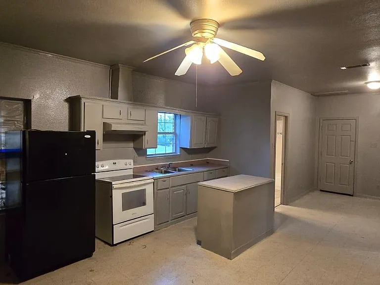 609 Elwayne Ave #3 — Photo 4