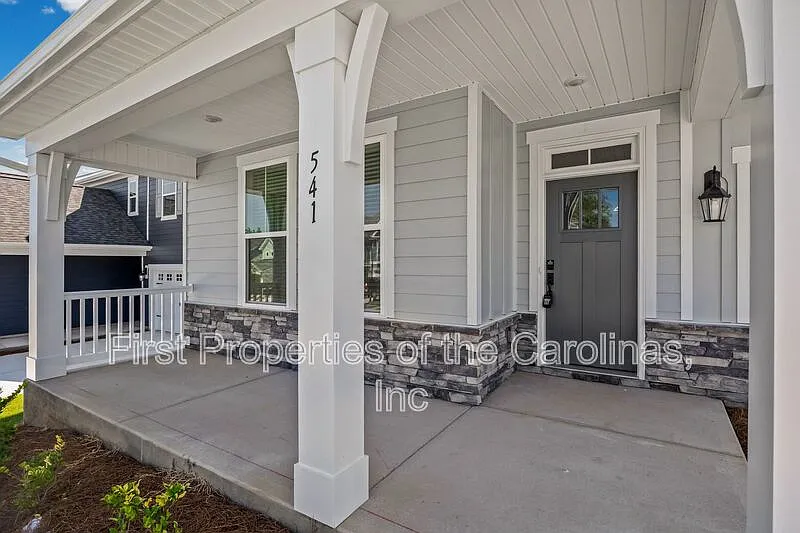 4 bed, 3.0 bath, 2469 sqft, $2,900 — Photo 2