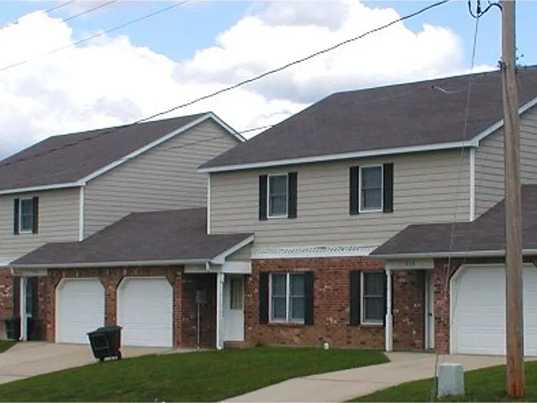 806-812 Halifax Dr — Photo 1