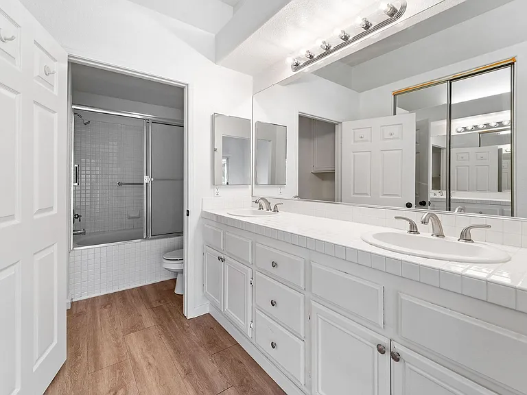 2394A Greenbriar Dr — Photo 23