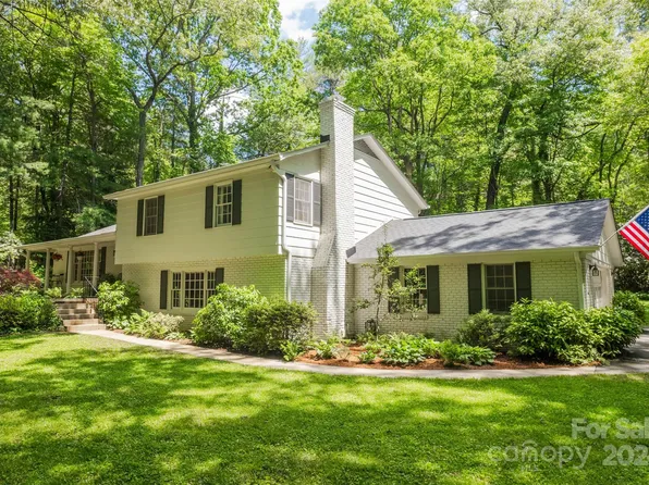 1220 Chanteloup Dr, Hendersonville, NC 28739