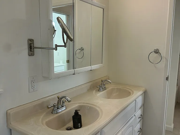 16 Thomas Ct #16 — Photo 11