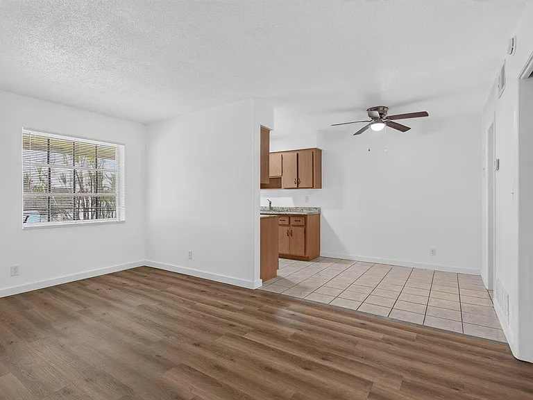 2391 NE 11th Ct — Photo 7