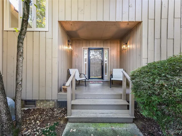 5130 Dunes Ct, Charlotte, NC 28226