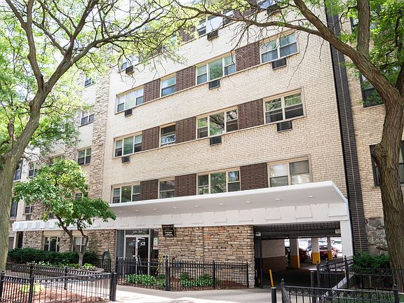 2nd image of 535 W Briar Pl APT 261