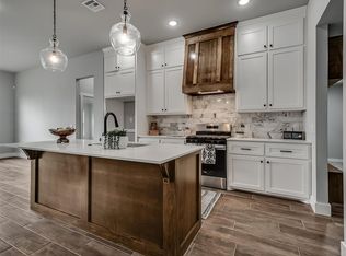 4516 Hambletonian Ln, Mustang, OK 73064