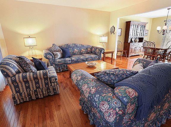 4th image of 14040 Green Valley Dr