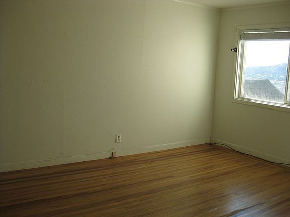 5th image of 7 Tioga Ave