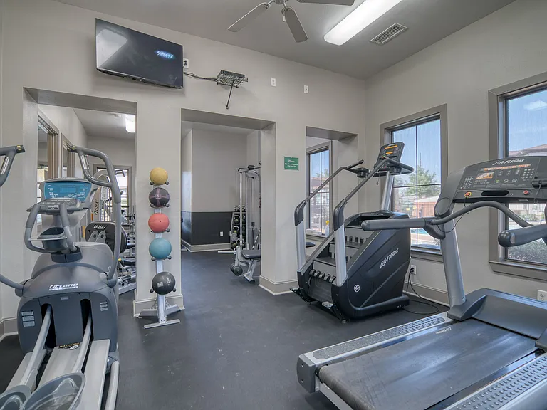 Legend Park Apartments — Photo 23