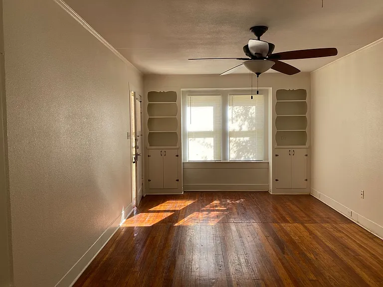 933 Beck St — Photo 4