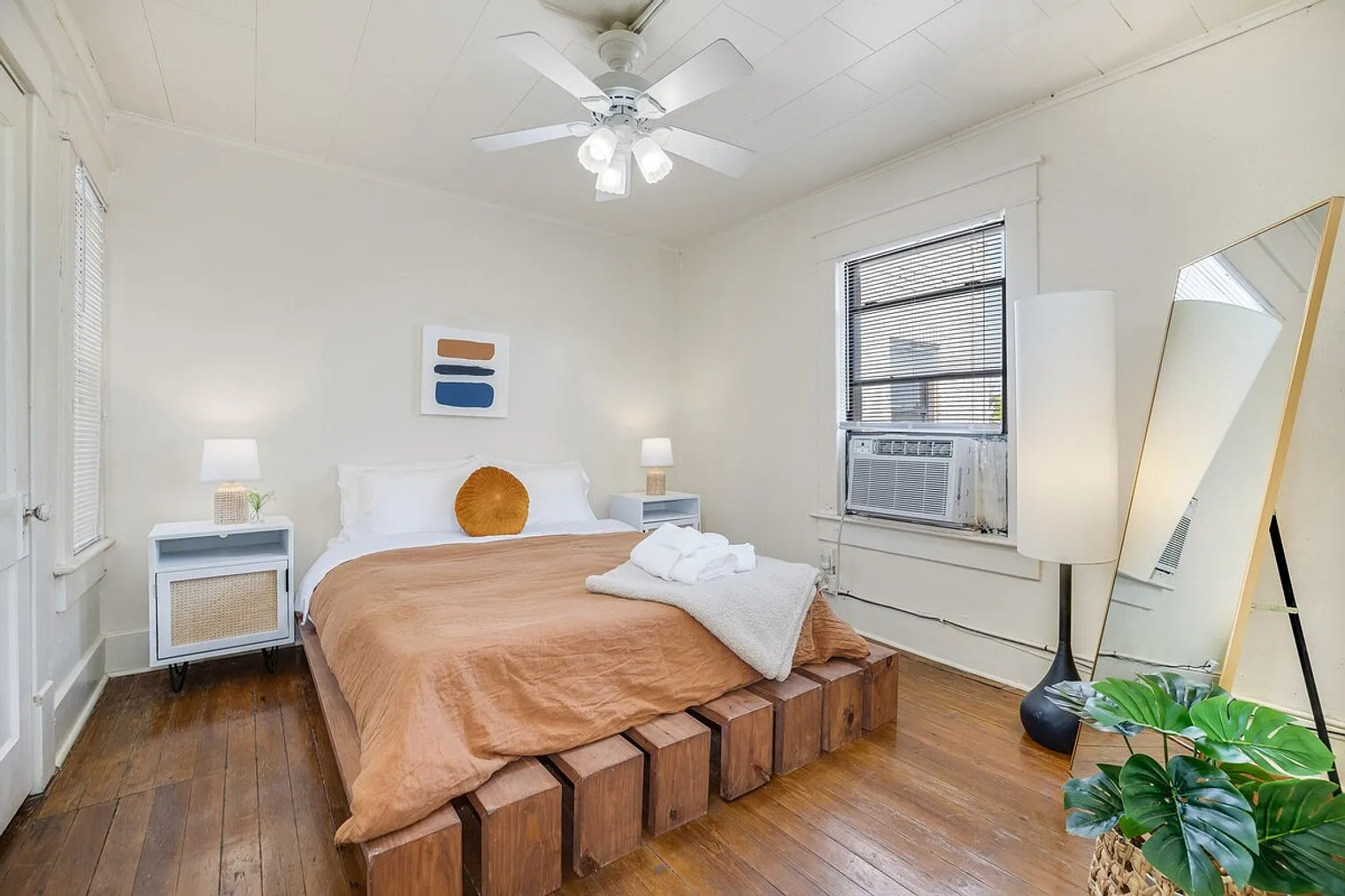 2 bed, 1.0 bath, 796 sqft, $2,388 — Photo 2