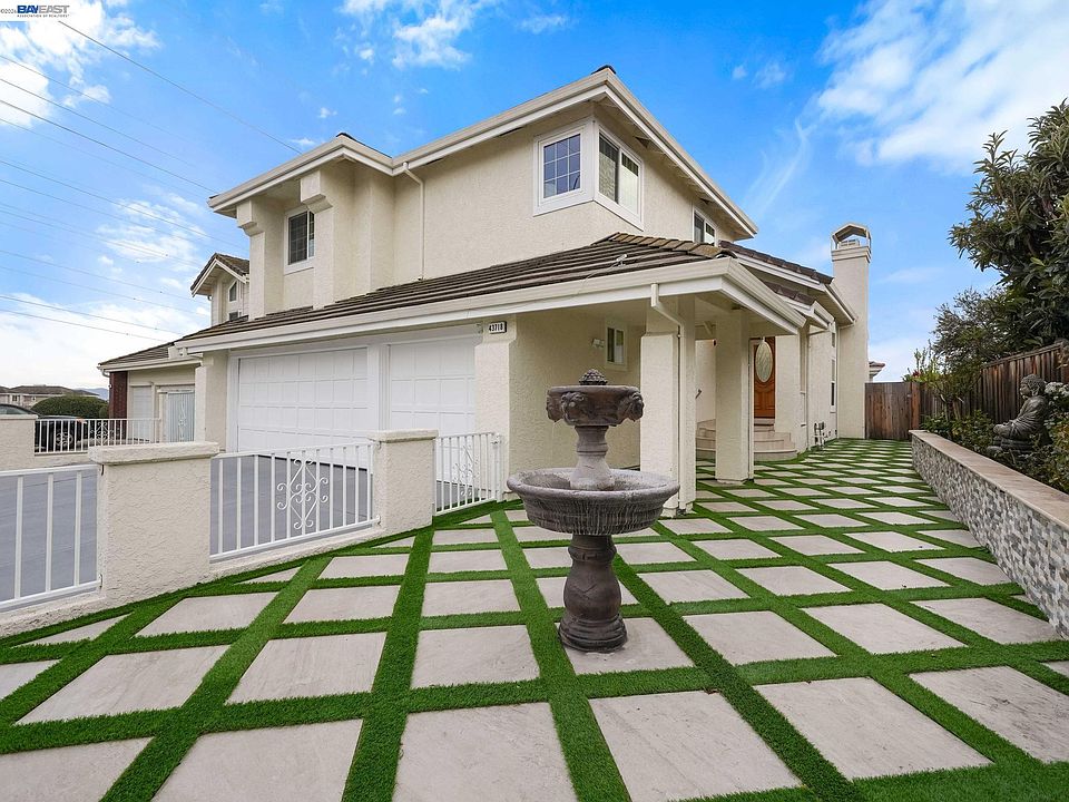 1st image of 43718 Cameron Hills Dr