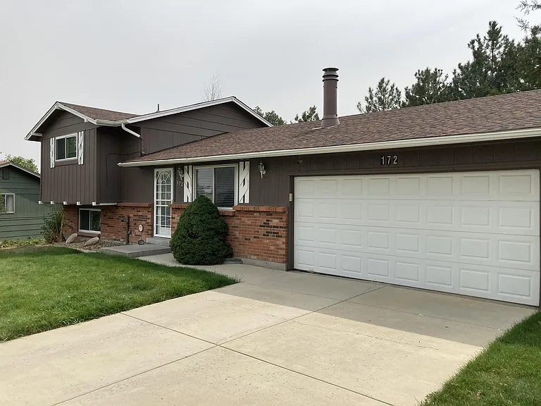172 Olympus Cir — Photo 1