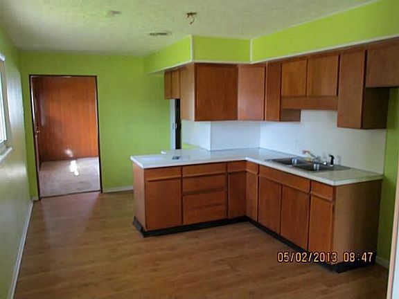 3rd image of 104 Valley View Dr