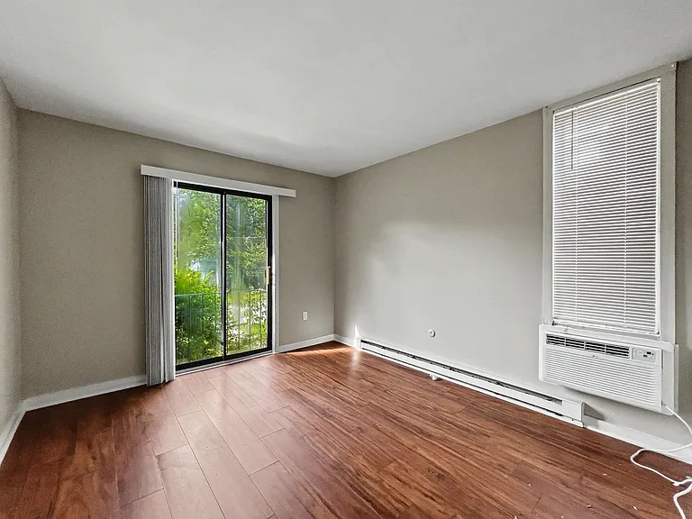 406-408 W Lafayette St — Photo 27