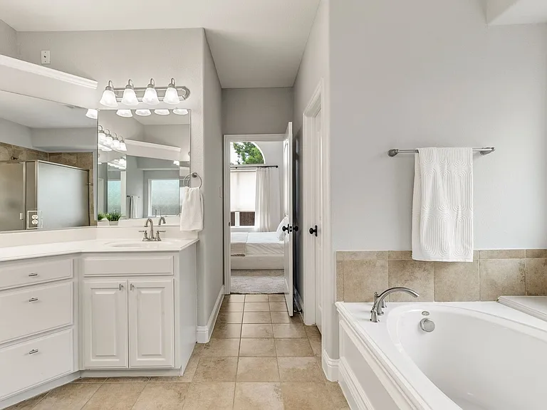 8405 Saint Clair Dr — Photo 23