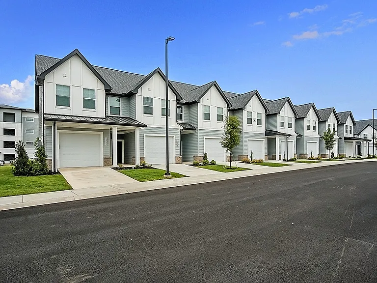 Brio Parc Apartments & Townhomes — Photo 62