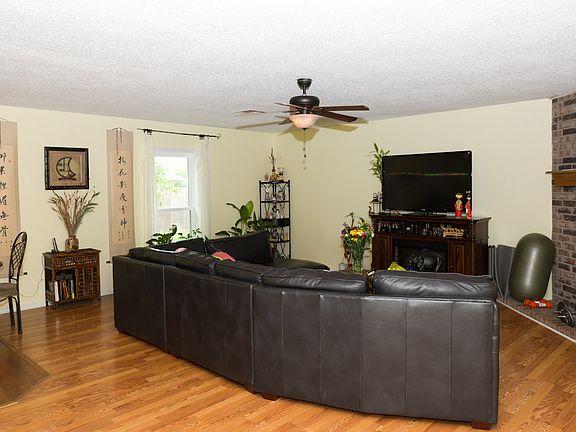 3rd image of 2100 Meridian Dr