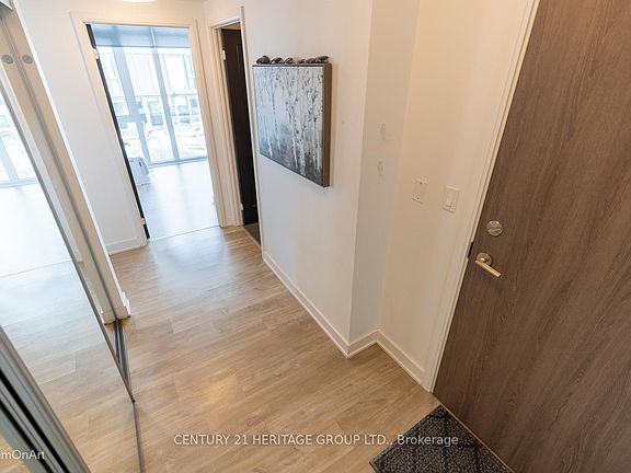 4th image of 27 Bathurst St #1001