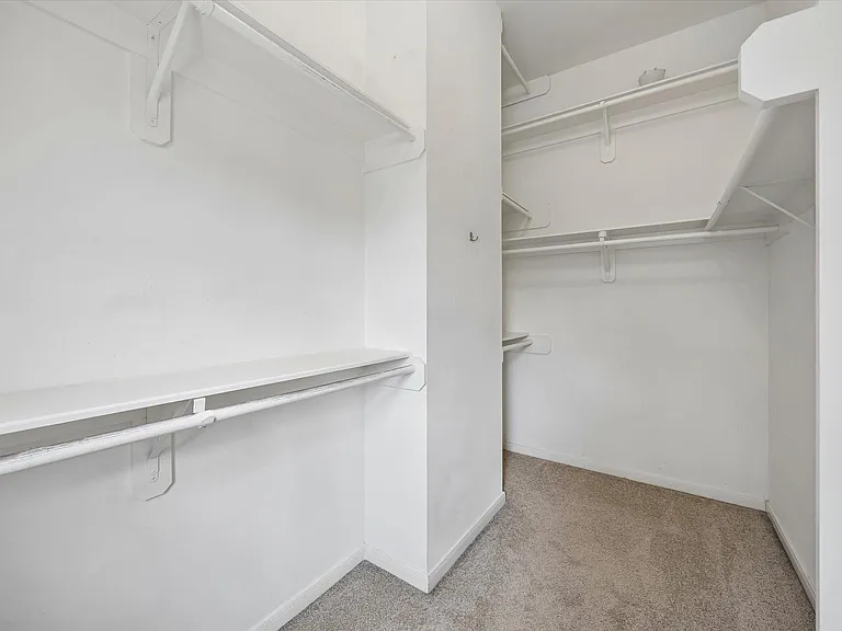 1026 Van Buren St — Photo 13