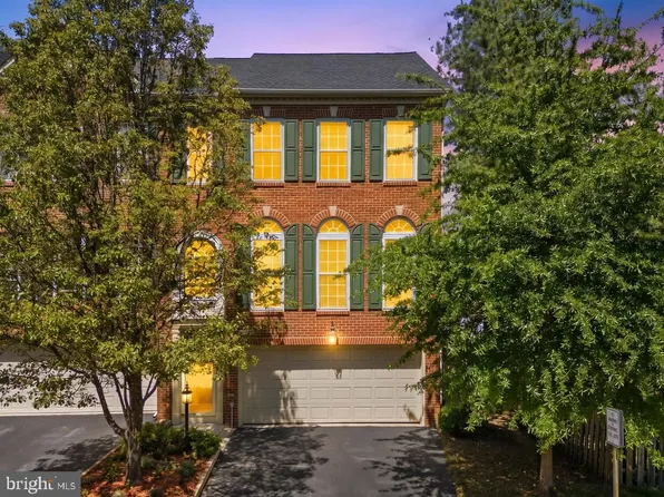 8058 Samuel Wallis St, Lorton, VA 22079