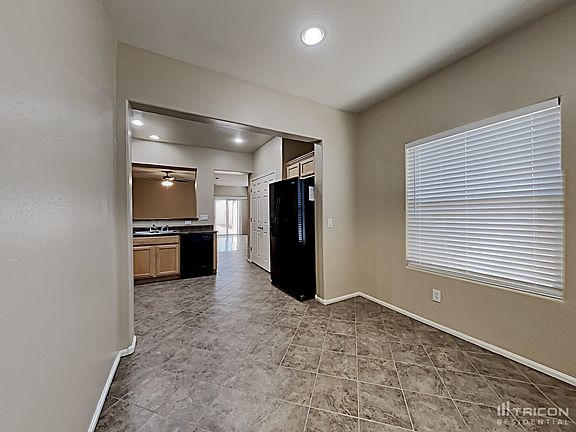 5th image of 44584 W Windrose Dr