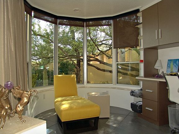 Delightful Office/Den