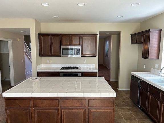 3rd image of 29585 Peacock Mountain Dr