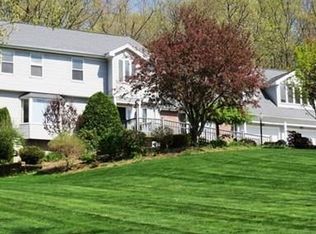 28 McIntosh Dr, Wilbraham, MA 01095