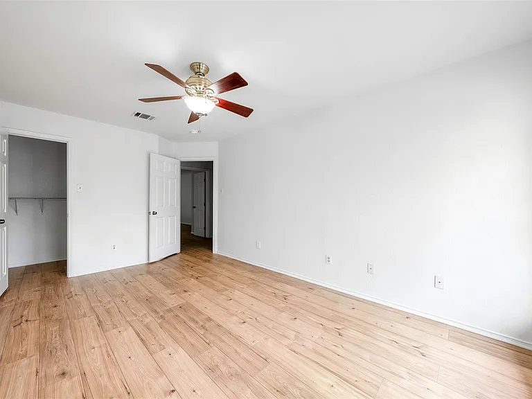 13701 Cambourne Dr — Photo 16