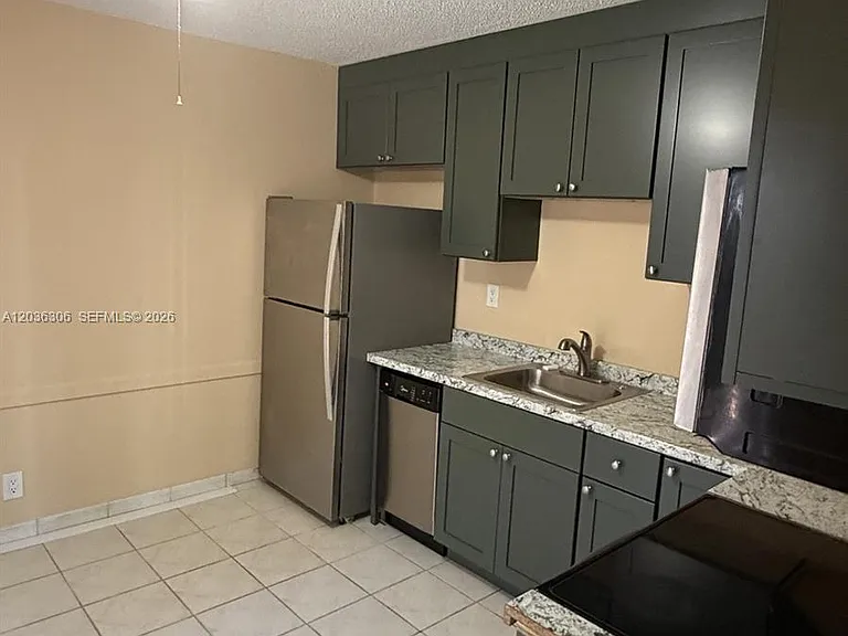 812 NE 2nd St #1-2 — Photo 3