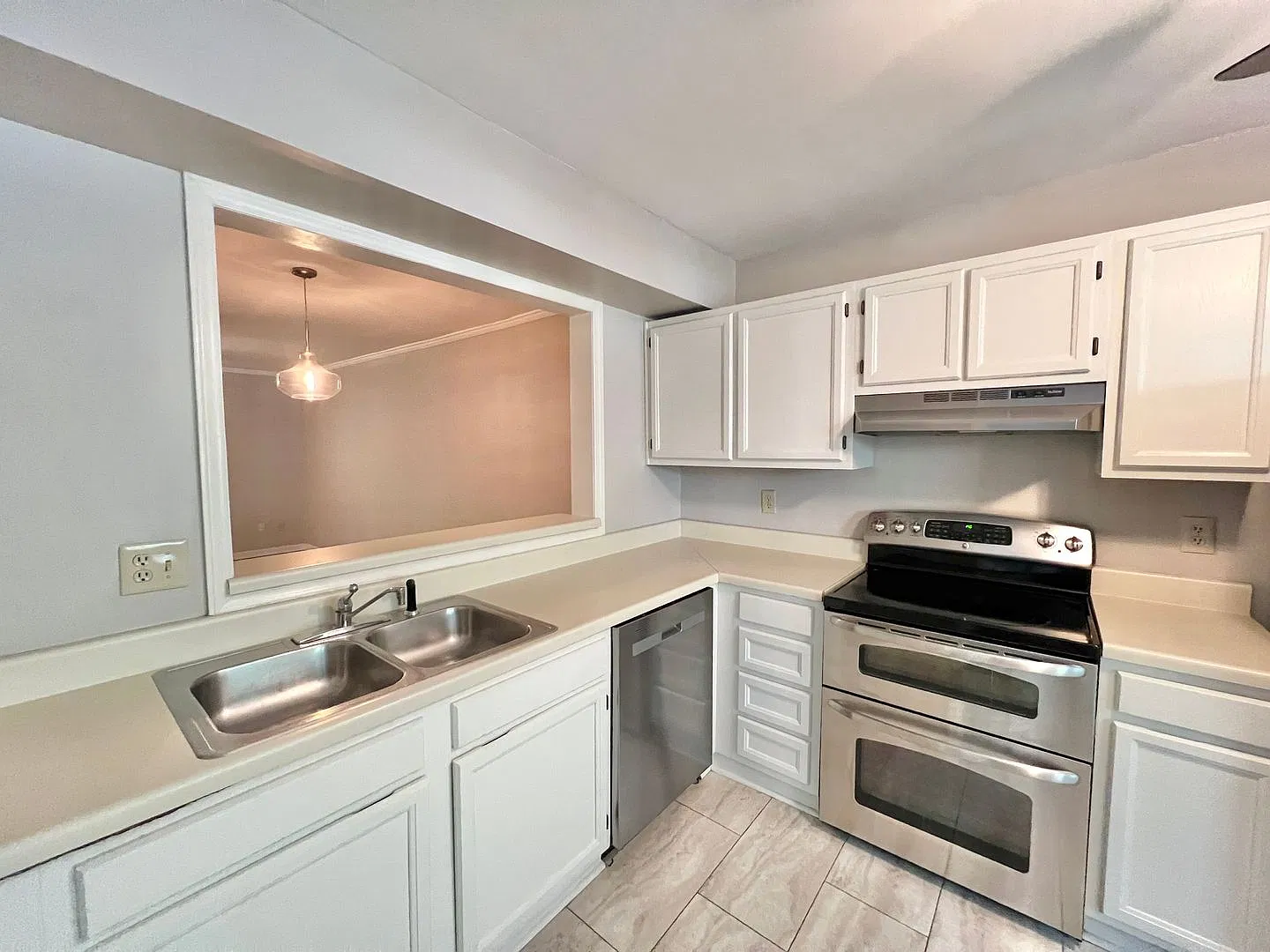 Charming Two-Story 2BD, 2.5BA Raleigh Townhome with Two Private Decks in a Prime North Raleigh Lo... — Photo 4