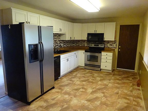 4th image of 4461 S Utica St