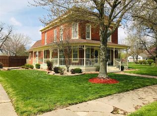 430 S Cedar St, Stewardson, IL 62463