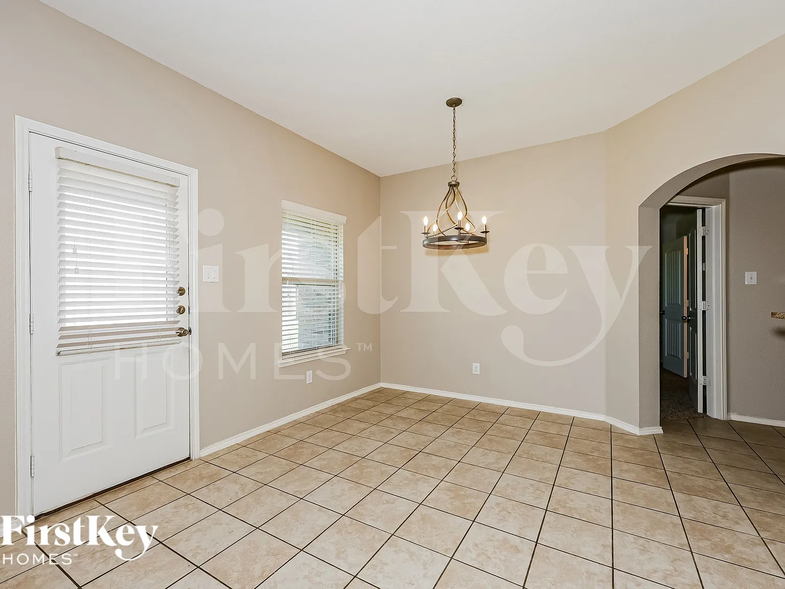 4 bed, 2.0 bath, 1801 sqft, $2,060 — Photo 4