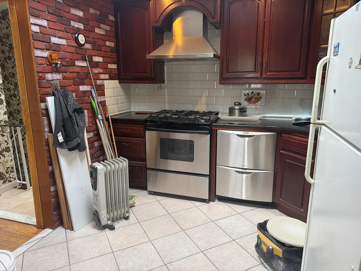 Building Photo - 212-60 16th Ave #2
