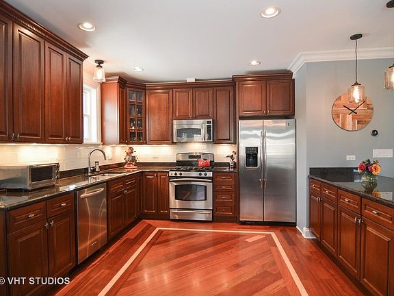 5th image of 653 W Belmont Ave