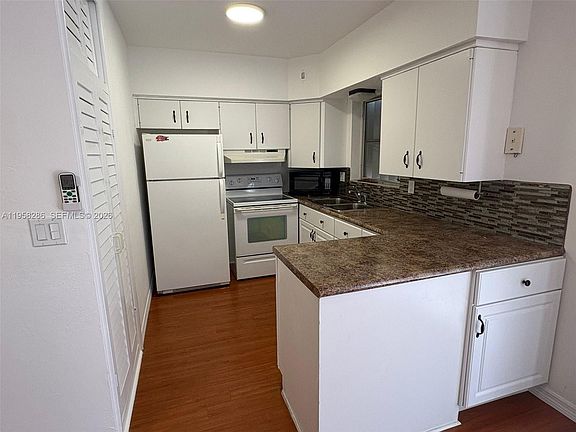5th image of 2222 Taylor St APT 12