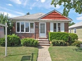 15751 20th Ave, Whitestone, NY 11357