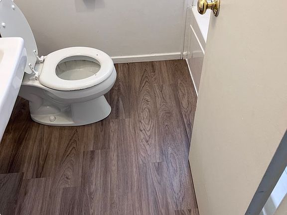 4th image of 702 River Park Dr #406