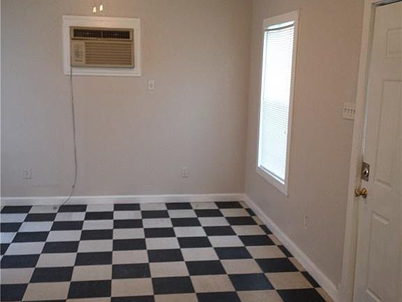 3rd image of 2634 Elizabeth St