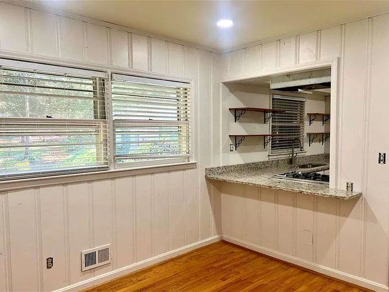 2560 Wood Valley Dr — Photo 6