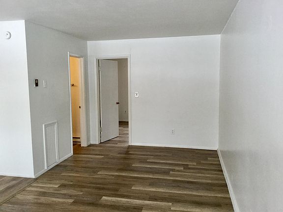 4th image of 2260 Huey St